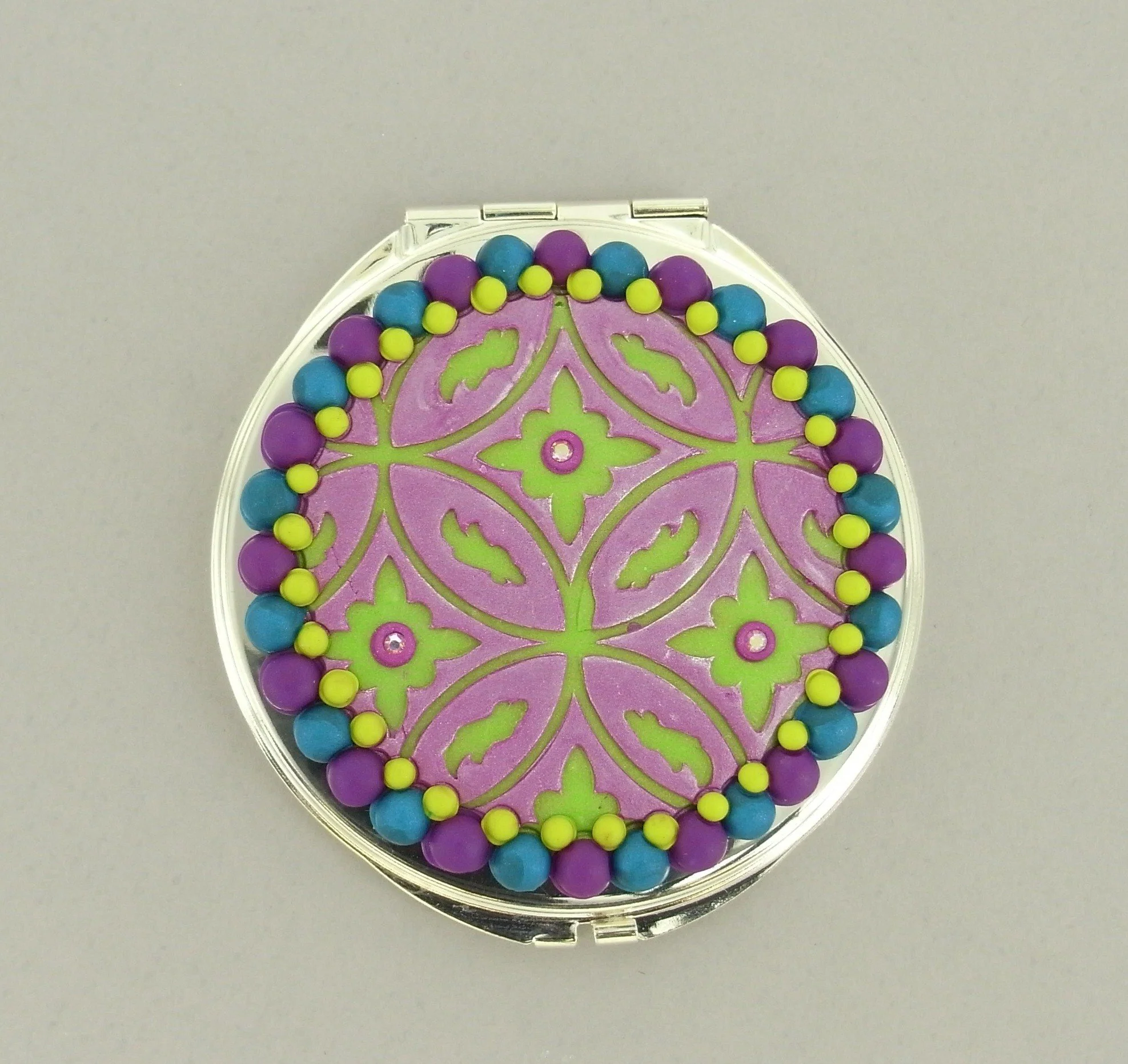 premo! Textured Tapestry Mirrored Compact